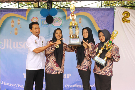 SMPN 1 GIRITONTRO JUARA DAKWAH MSQ